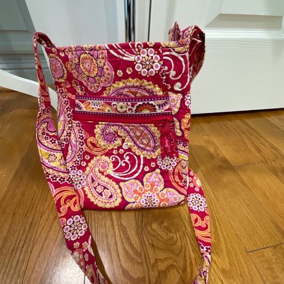 Vera Bradley Quilted Pink and Red Paisley Print Cotton Crossbody Bag - Picture 4 of 4